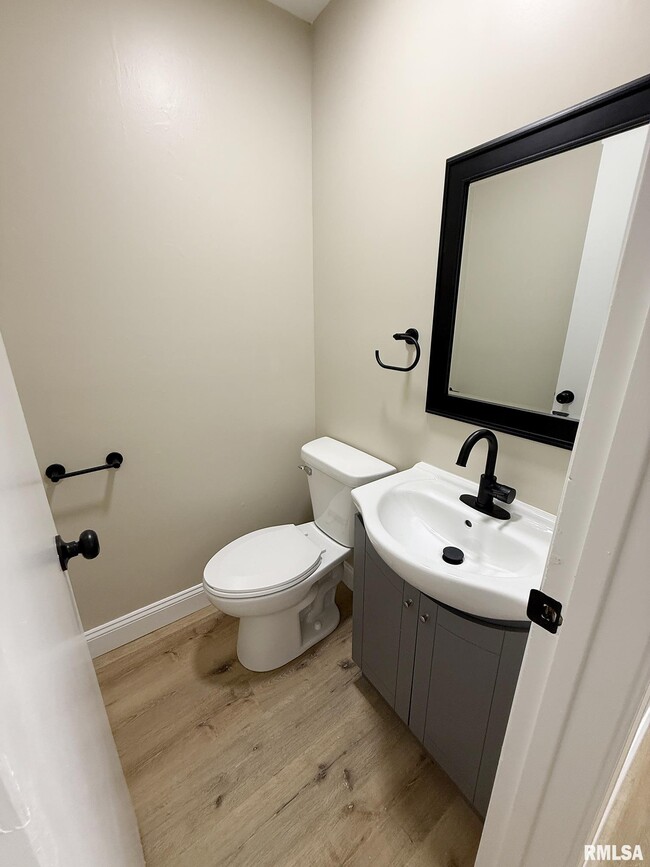 Building Photo - 3440 Villa Ridge