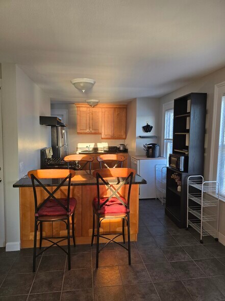 Building Photo - 92 Townsend Ave