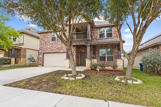 Building Photo - 5 Bedroom/3.5 Bath Saddle Creek Subdivision