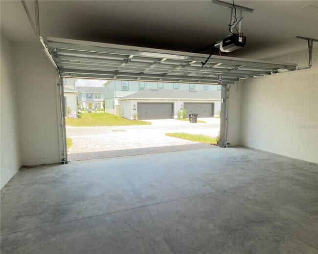 Building Photo - 438 Lady Palm St