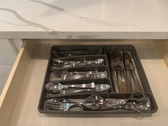 Building Photo - 2401 McClendon St