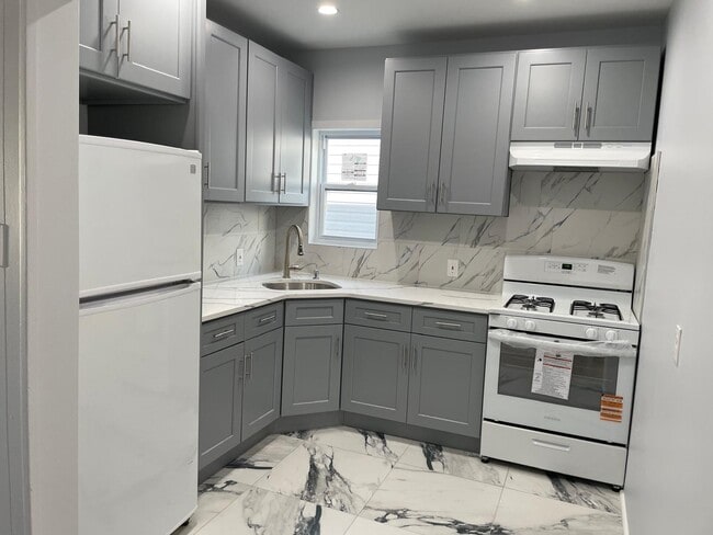 Building Photo - 10729 104th St