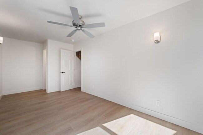 Building Photo - 146 E 400 N