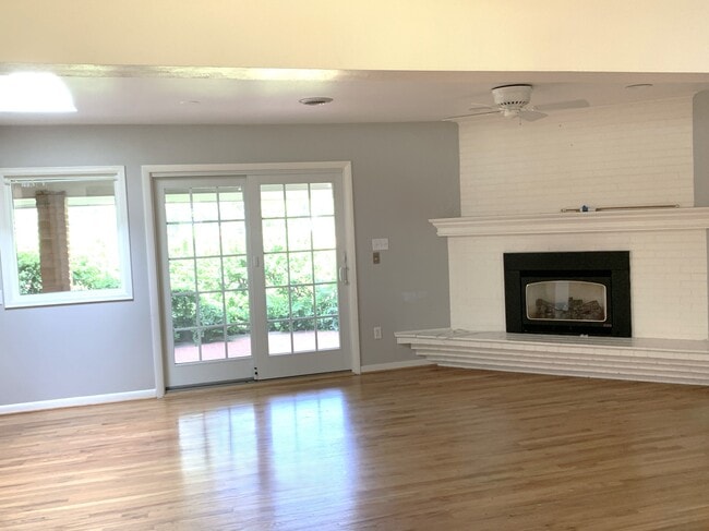 Building Photo - 3055 Crabapple Rd