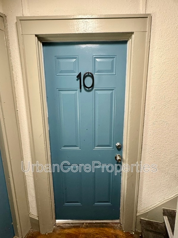 Building Photo - 236 10th Ave NE