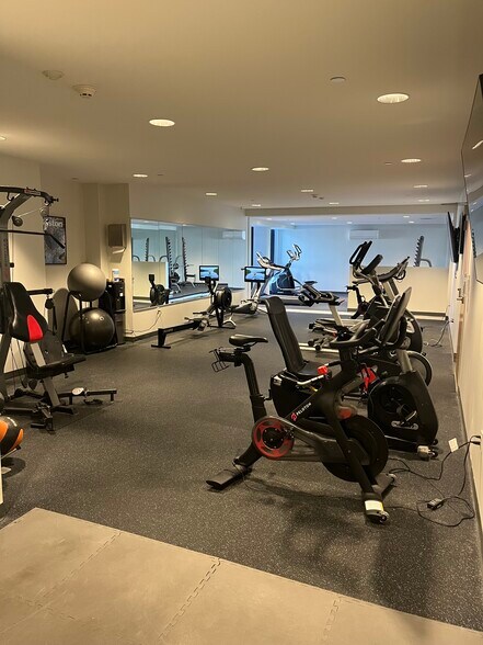 Building Photo - 383 Commercial St