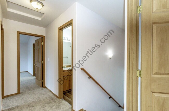 Building Photo - Spacious 3 Bedroom Puyallup Home