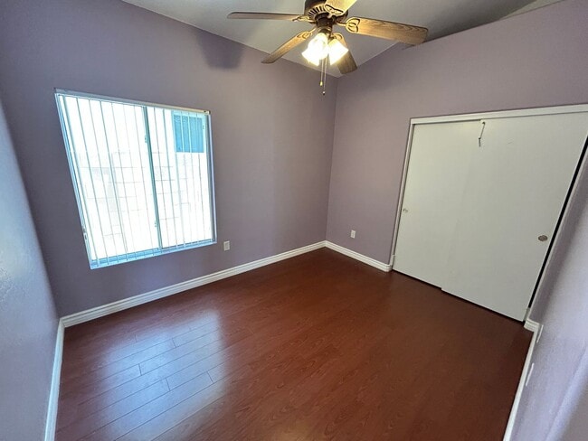 Building Photo - 3 Bed / 2 Bath with No Carpet & Split Floo...