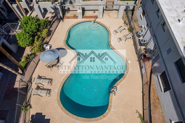 Building Photo - 4114 E Calle Redonda