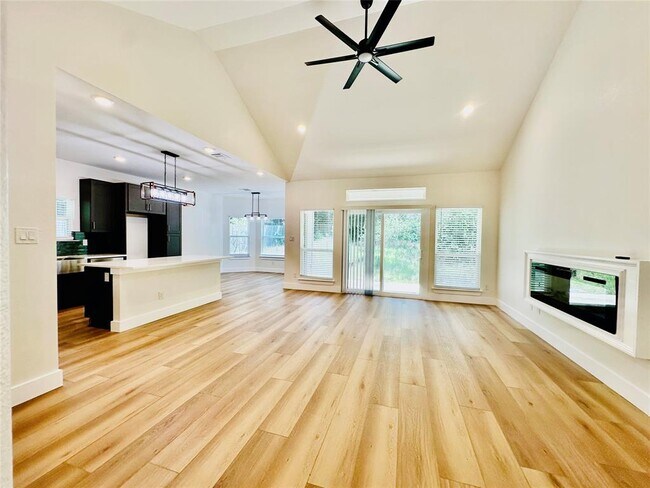 Building Photo - 15113 N Flamingo Dr