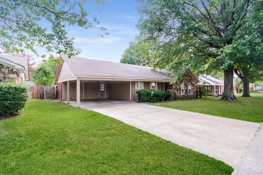 Building Photo - 4102 Royalcrest Dr