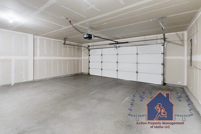 Building Photo - 3181 N Saratov Wy