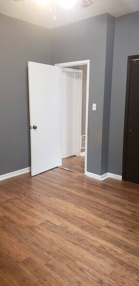 Building Photo - 120 S Graham St