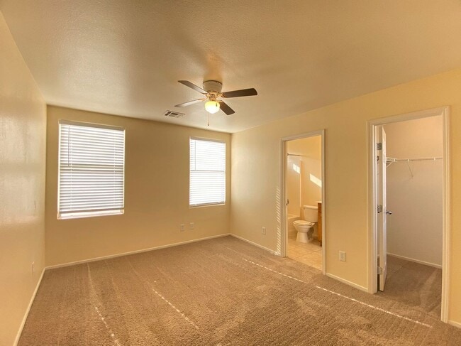 Building Photo - 5855 Lee Fairy Ct