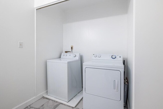 Building Photo - 27301 Plantation Dr NE