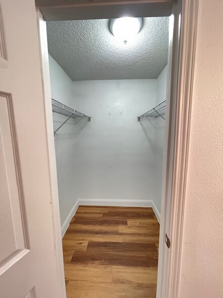 Building Photo - 8832 Coral Palms Ct