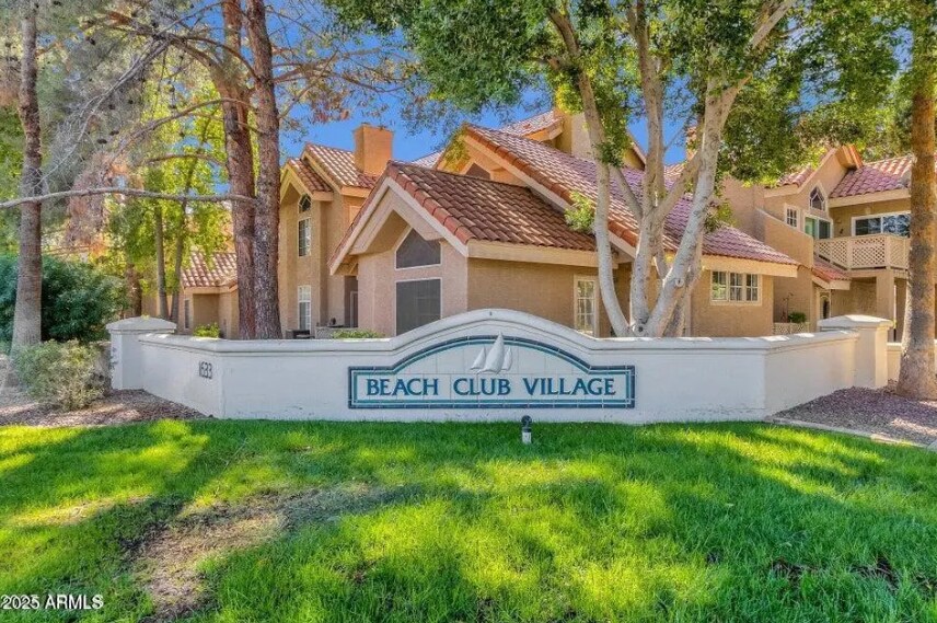 Building Photo - 1633 E Lakeside Dr