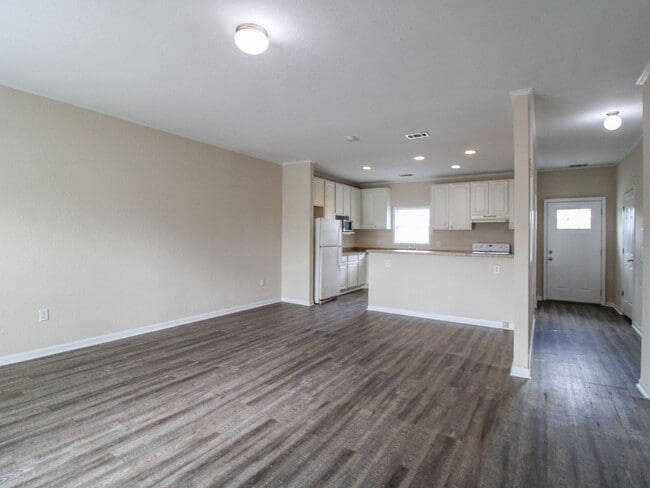 Building Photo - 122 Meadows Ln