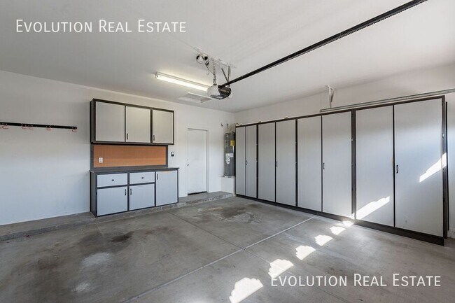 Building Photo - 14405 S 46th St.