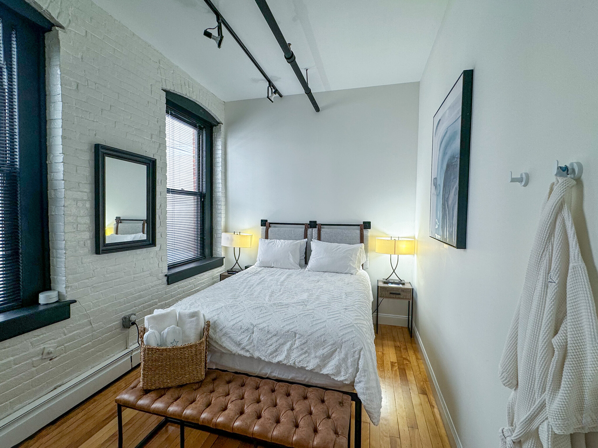Apt 2A - 13 Stanhope St