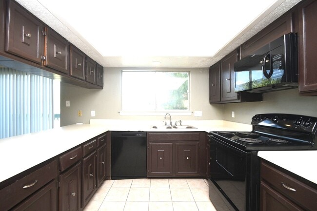 Building Photo - 379 Richvale Ln