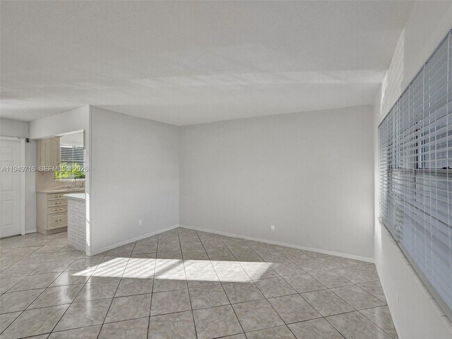 Building Photo - 5112 Hollywood Blvd