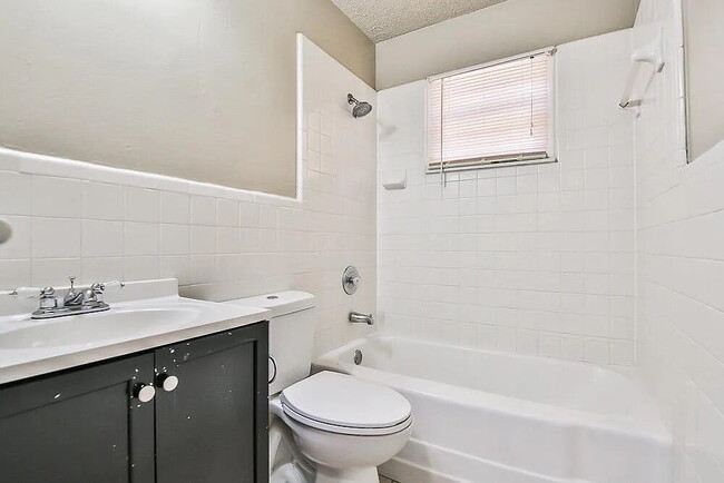 Building Photo - Come check out this great 3 bedroom 2 bathroom house located near Texas Tech!  Half Off First Mon...