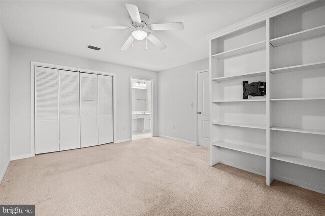 Building Photo - 5600 Willoughby Newton Dr