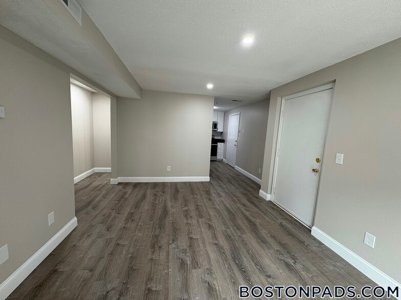 Building Photo - 25 Kenmar Dr