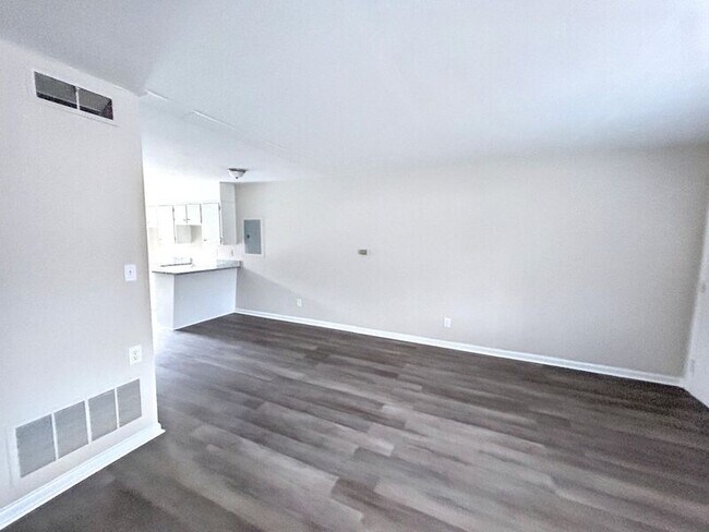Building Photo - 7736 Rugby Ave