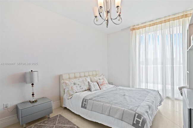 Building Photo - 17875 Collins Ave