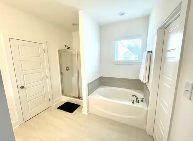 Master Bathroom - 1101 Cherry Birch Ave