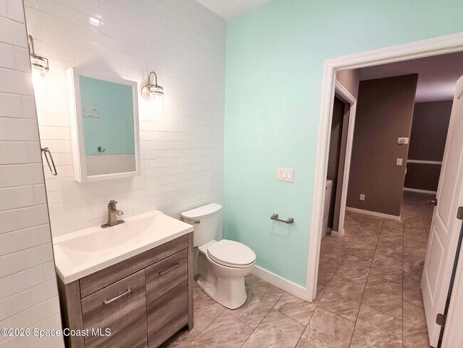 Building Photo - 1015 Venetian Dr