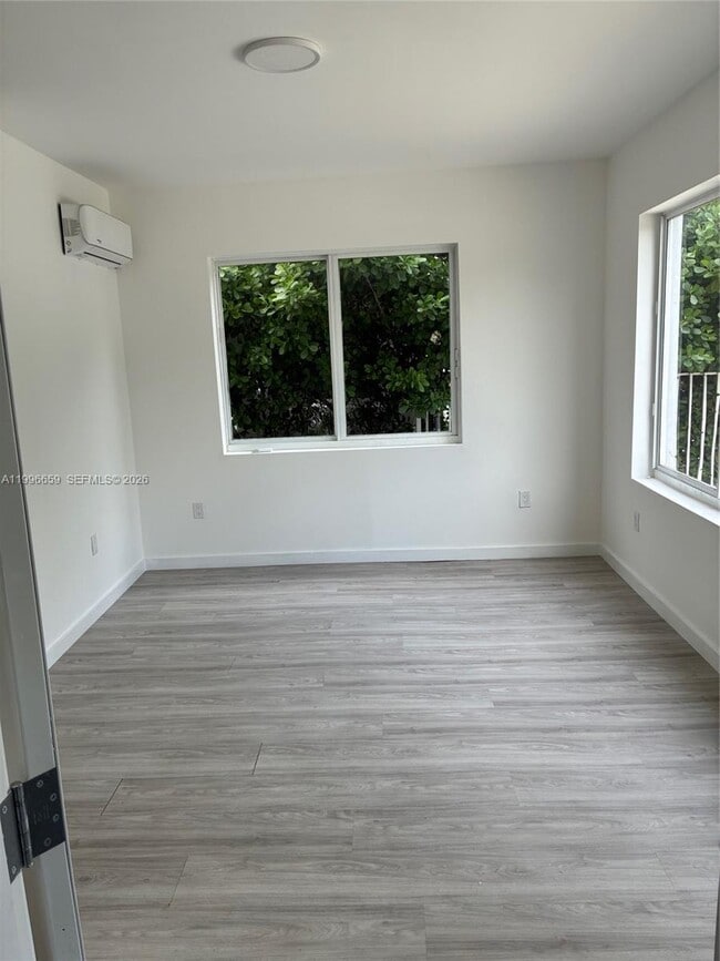 Building Photo - 2352 SW 5th St