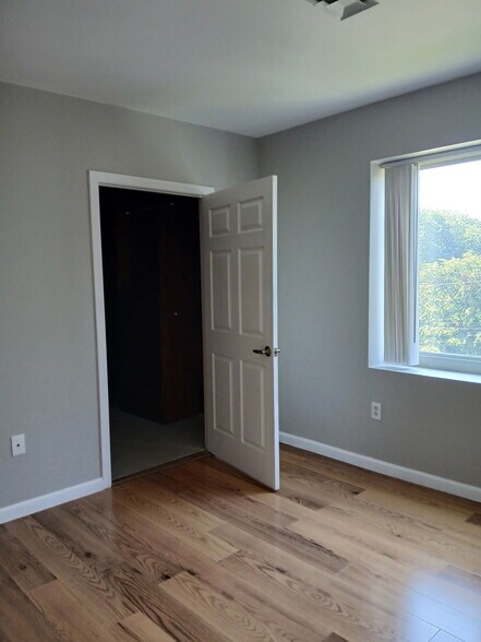 Building Photo - 1 Cityview Ln