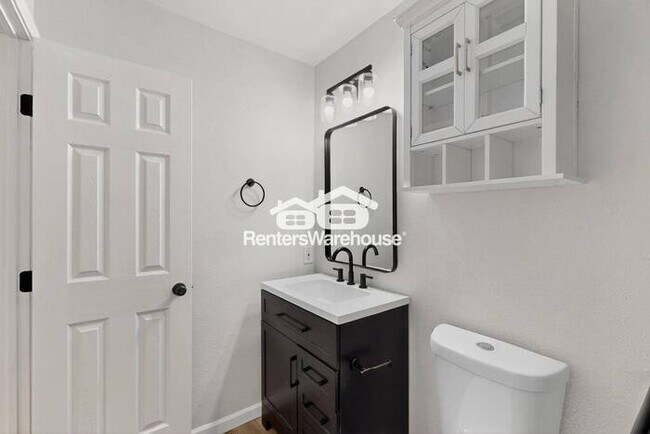 Building Photo - MOVE IN READY - 3BED/2BATH - THE COLONY, T...