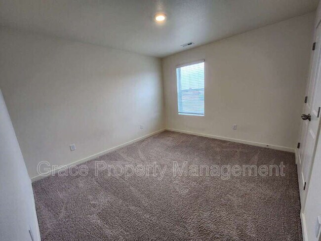 Building Photo - 508 Ledge St