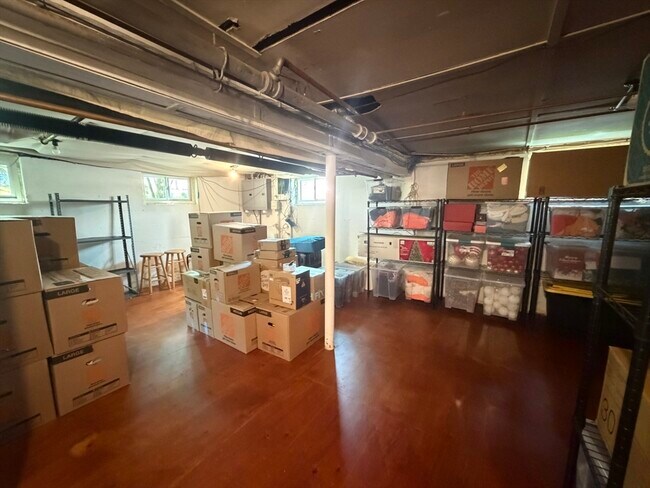 Building Photo - 56 Noble St