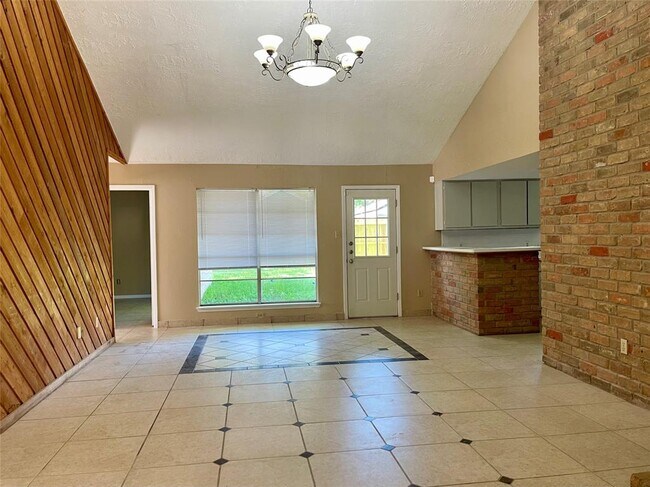 Building Photo - 22615 Indian Knoll Dr