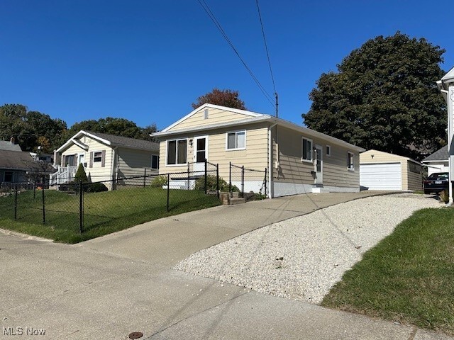 Building Photo - 807 Albemarle Ave