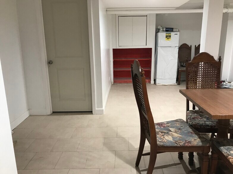 Building Photo - 6644 N Campbell Ave