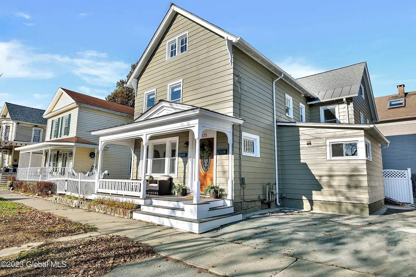 Side View - 135 Church St