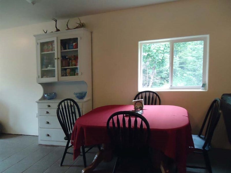 Dining - 4373 Upper Gold Creek Rd