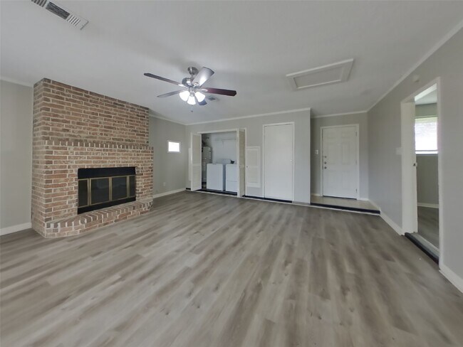 Building Photo - 6422 French Chateau Dr