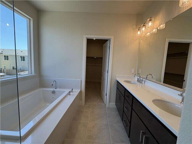 Building Photo - 140 Labrusca Dr
