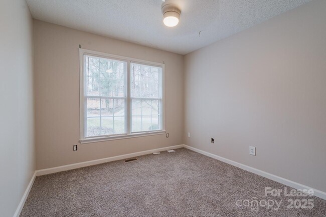 Building Photo - 850 Athenian Dr