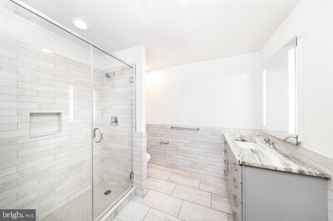 Building Photo - 33 Letitia St