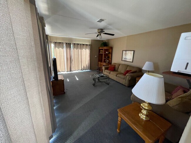 Building Photo - Fully Furnished 1 bedroom 1 bath condo wit...