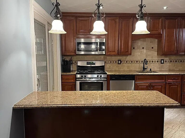 Building Photo - 18 Eulner St