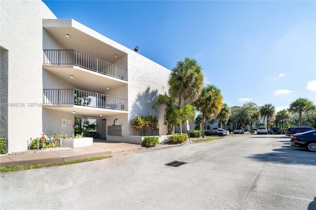 Building Photo - 3100 Riverside Dr